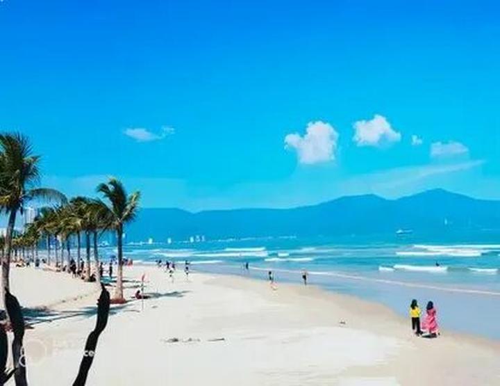 Nội dung: Mùa hè đang đầy vui vẻ với những xu hướng mới, và Huda Ice Twist đang chinh